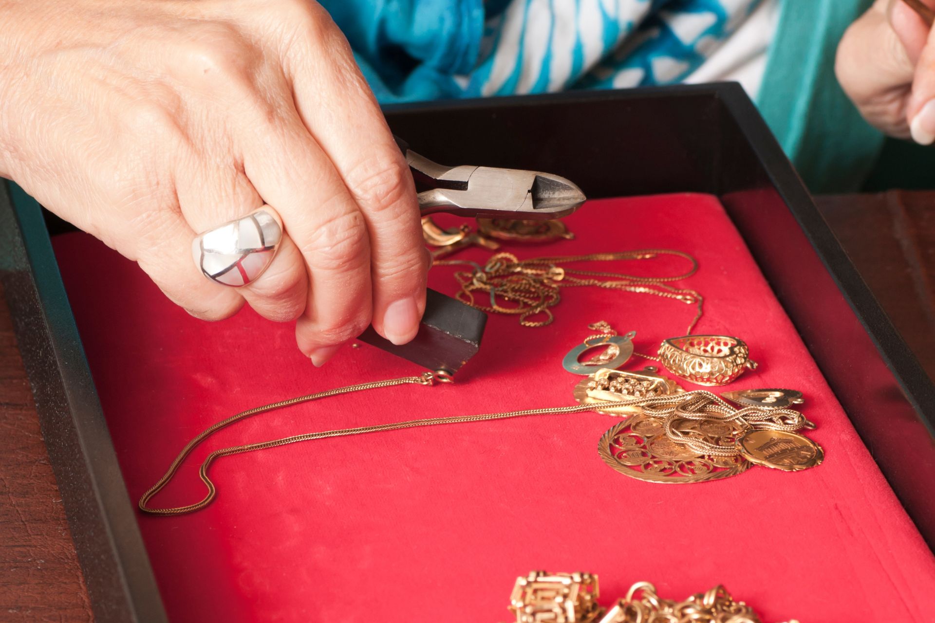 How to Test Gold Jewelry Effectively and Accurately